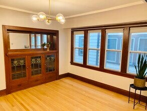 2713 E Oklahoma Ave, Unit Lower in Milwaukee, WI - Foto de edificio - Building Photo