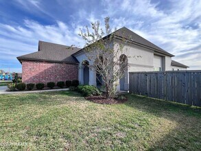 100 Birchview Dr in Broussard, LA - Building Photo - Building Photo
