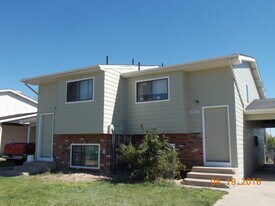 6236 Pontiac St in Commerce City, CO - Building Photo