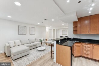 610 Bashford Ln in Alexandria, VA - Building Photo - Building Photo