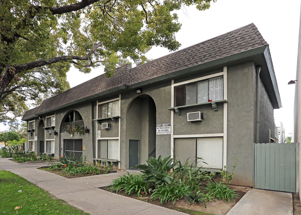 Cypress Apartments in Santa Ana, CA - Building Photo