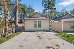 12004 Canal St in Willis, TX - Building Photo