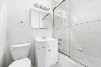 345 E 80th St in New York, NY - Building Photo - Building Photo