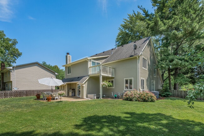 2 Cedar Gate Cir in Sugar Grove, IL - Building Photo - Building Photo