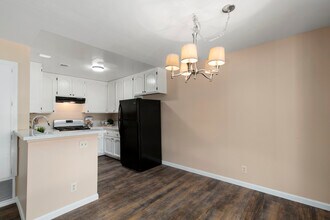 19104 Alamo Ln, Unit 172 in Yorba Linda, CA - Foto de edificio - Building Photo