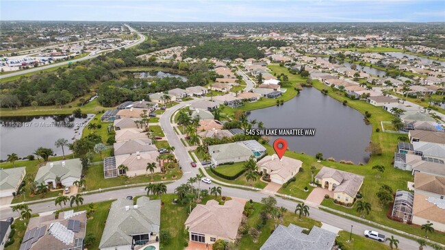 545 SW Lake Manatee Way in Port St. Lucie, FL - Foto de edificio - Building Photo