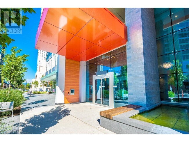 6000-6000 McKay Ave in Burnaby, BC - Building Photo - Building Photo