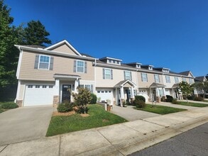 27 Barnett Shoals Dr in Weaverville, NC - Building Photo - Building Photo