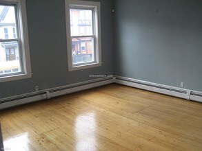 339 Centre St-Unit -Apt 2 in Boston, MA - Building Photo - Building Photo
