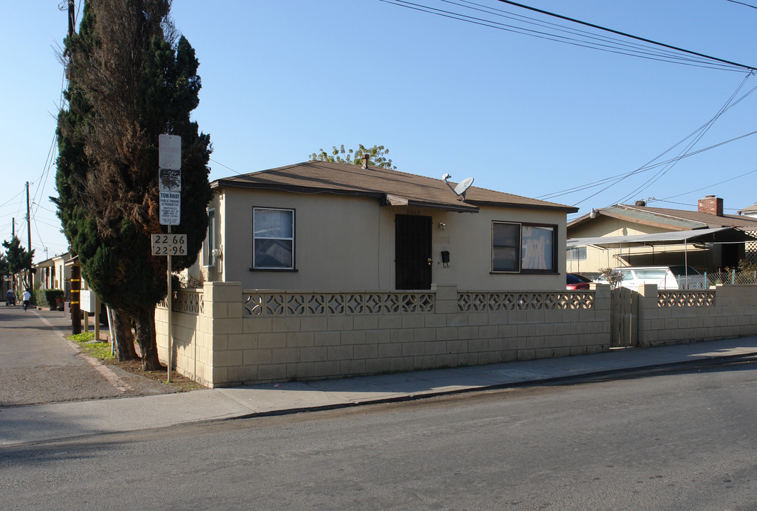 2264 Smythe Ave in San Ysidro, CA - Building Photo