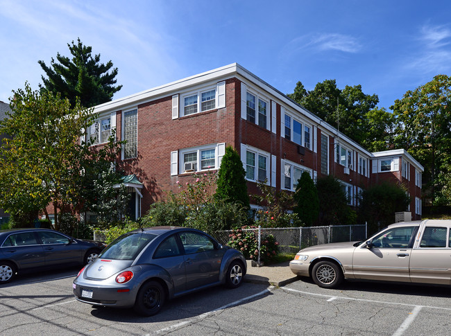 4 Highland St in Pawtucket, RI - Foto de edificio - Building Photo