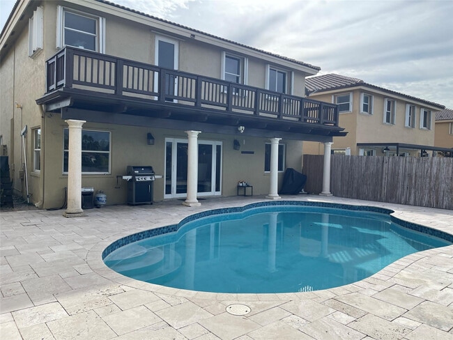 414 SW 205th Ave in Pembroke Pines, FL - Building Photo - Building Photo