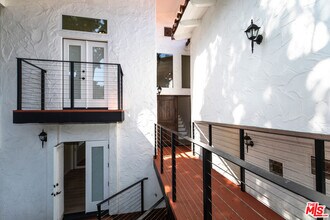 8351 Zitola Terrace in Los Angeles, CA - Building Photo - Building Photo