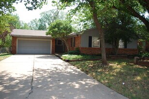 6520 Grove in Warr Acres, OK - Building Photo