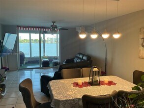 1160 NE 191st St in Miami, FL - Building Photo - Building Photo