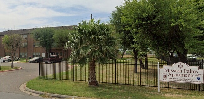 property at 900 Los Ebanos Rd