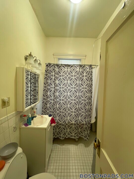 98 Queensberry St in Boston, MA - Building Photo