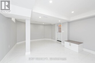 1575 Seguin Square in Pickering, ON - Building Photo - Building Photo