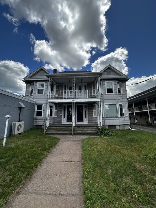 645 Burnside Ave-Unit -2nd floor in East Hartford, CT - Building Photo