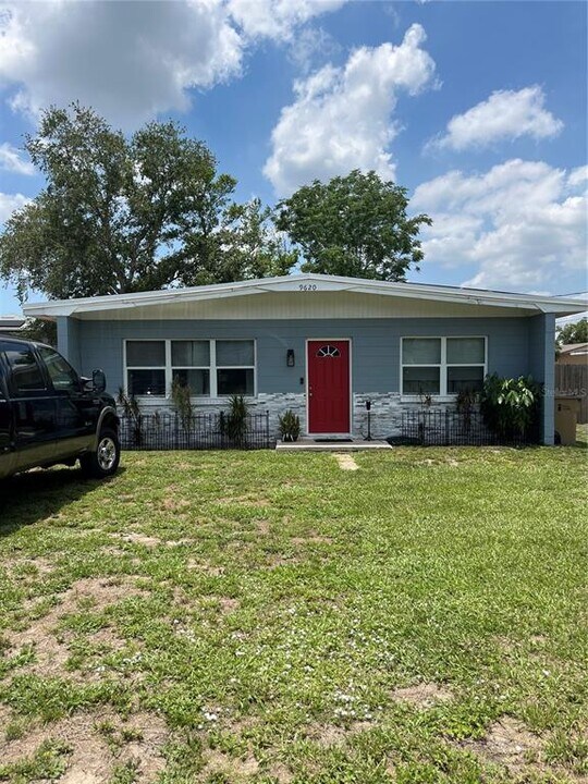 9620 Overlook Dr in Temple Terrace, FL - Building Photo