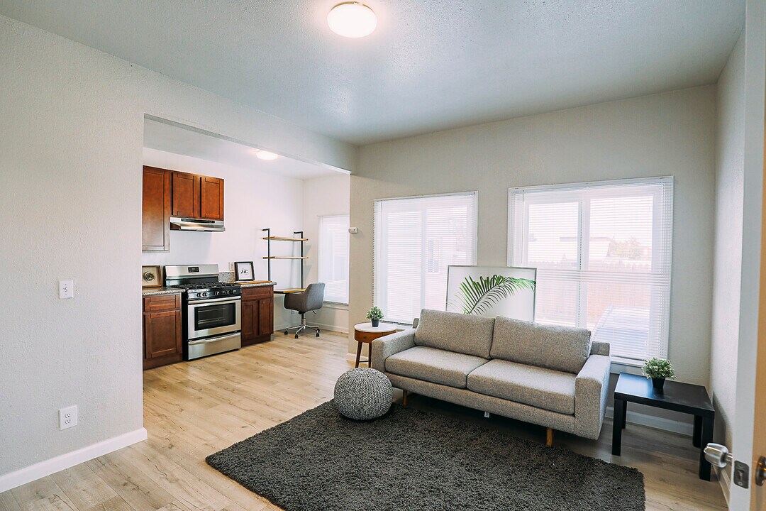 2805 E 16th St in Oakland, CA - Building Photo