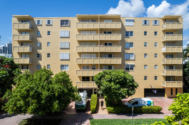 Penn Terrace Towers in Miami Beach, FL - Building Photo - Building Photo