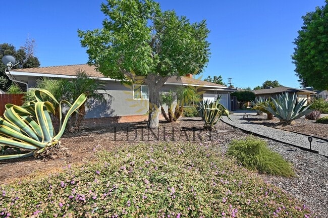 5568 N Millbrook Ave in Fresno, CA - Building Photo - Building Photo