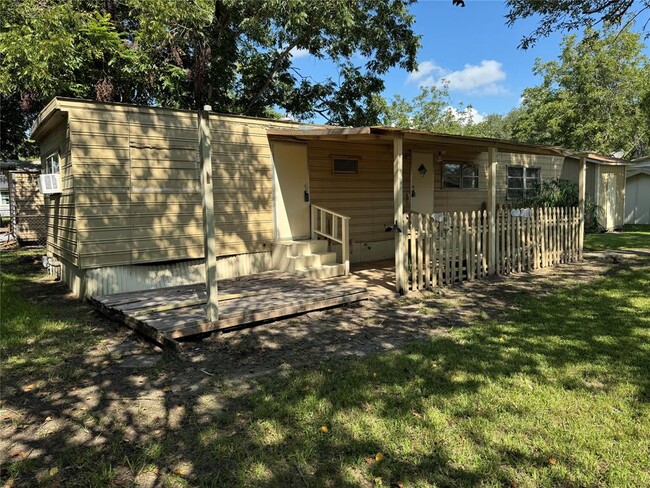 9510 Catlett Ln in La Porte, TX - Building Photo - Building Photo