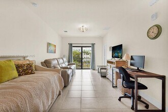 8301 NW 41st St in Doral, FL - Building Photo - Building Photo