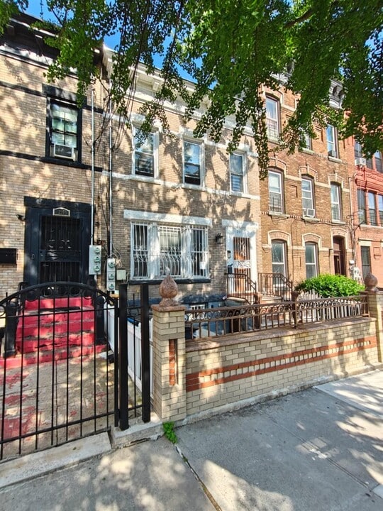 297 Bradford St in Brooklyn, NY - Building Photo