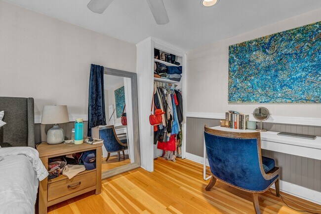 210 W 8th St, Unit 1 in Boston, MA - Foto de edificio - Building Photo