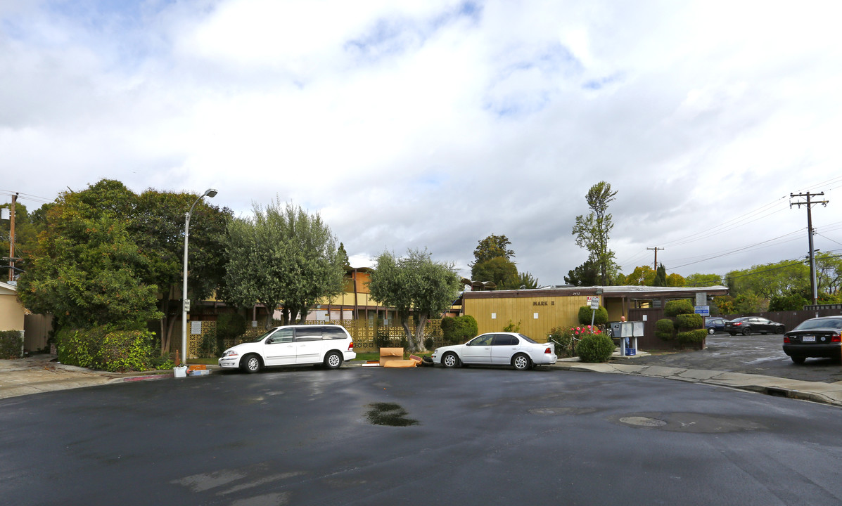 Mark II Apartments in Santa Clara, CA - Building Photo