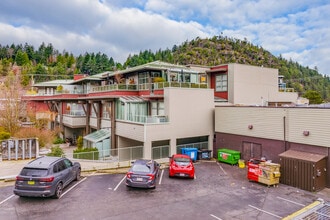 Galleries on the Bay in West Vancouver, BC - Building Photo - Building Photo