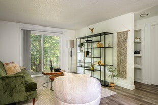 Westwood Green Apartments in Tigard, OR - Building Photo