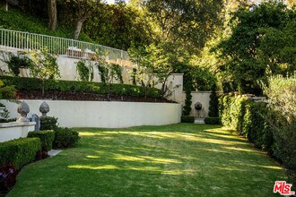 10950 Bellagio Rd in Los Angeles, CA - Building Photo - Building Photo
