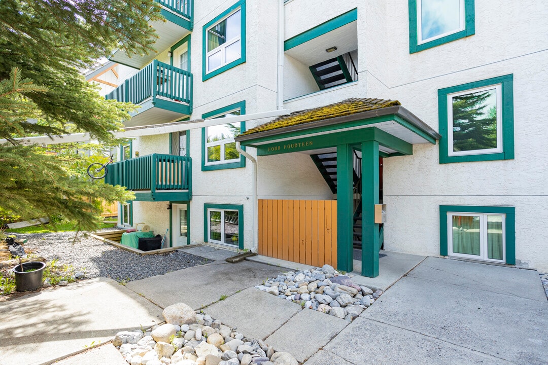 414 Cougar St in Banff, AB - Building Photo
