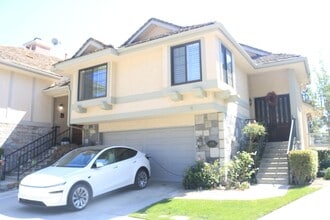 4310 E Terra Vista Ln in Anaheim, CA - Foto de edificio - Building Photo