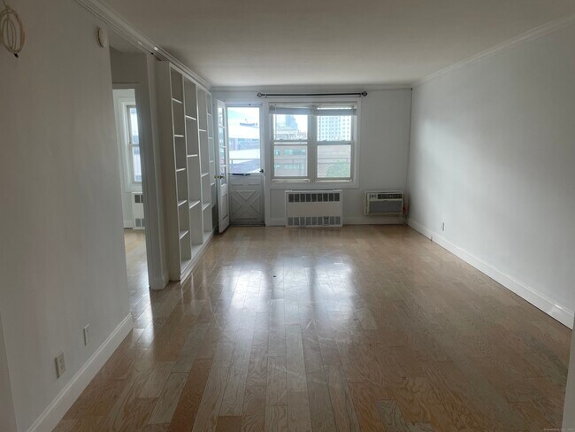 700 Summer St in Stamford, CT - Building Photo - Building Photo