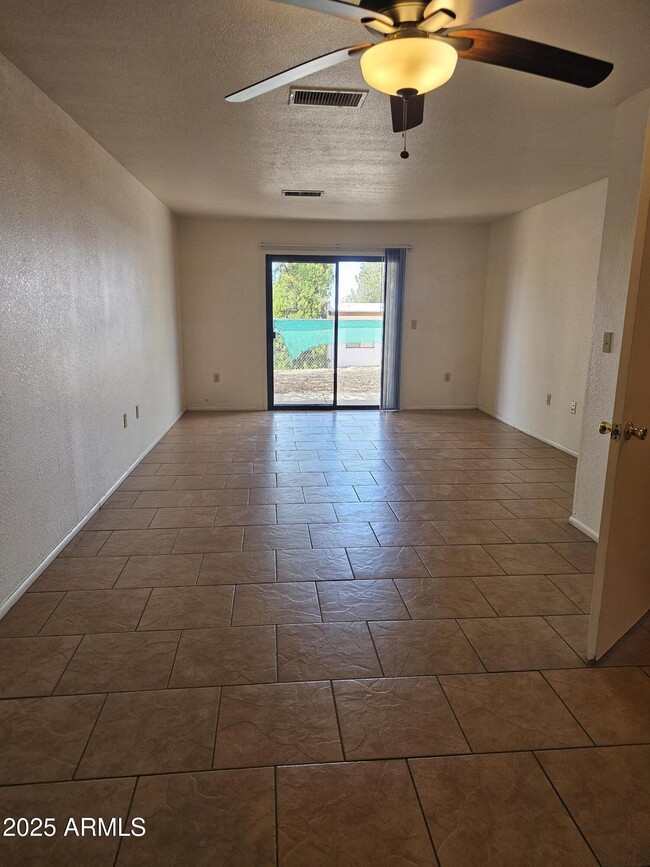 4103 Calle Barona in Sierra Vista, AZ - Foto de edificio - Building Photo