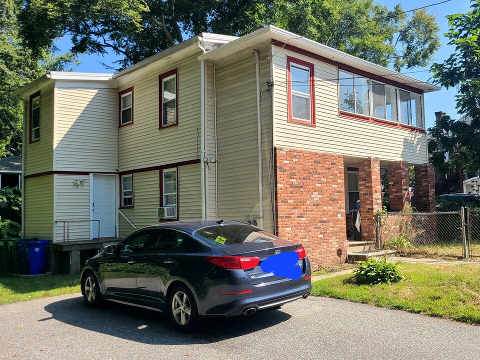 27 Garden St in Attleboro, MA - Building Photo