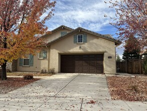 7077 Pilot Dr in Sparks, NV - Foto de edificio - Building Photo