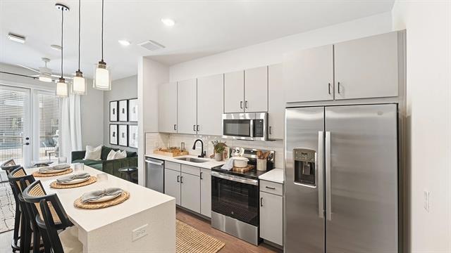 property at 1735 N Greenville Ave