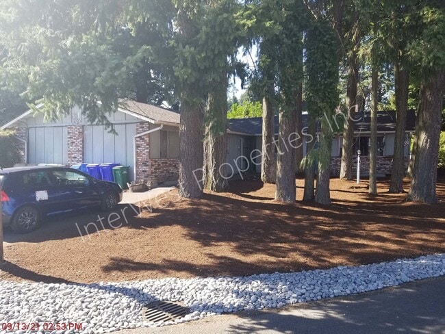 property at 5221-5225 SE Glen Echo Ave
