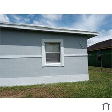 238 NW 11th Ave in South Bay, FL - Building Photo - Building Photo