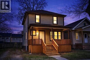 3463 Harris St in Windsor, ON - Building Photo
