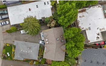 4135 Chilberg Ave SW in Seattle, WA - Foto de edificio - Building Photo