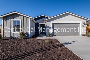 8628 Scintilla Ave in Bakersfield, CA - Building Photo