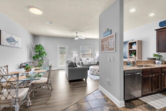 8853 Brown Pelican Cir in Navarre, FL - Building Photo - Building Photo