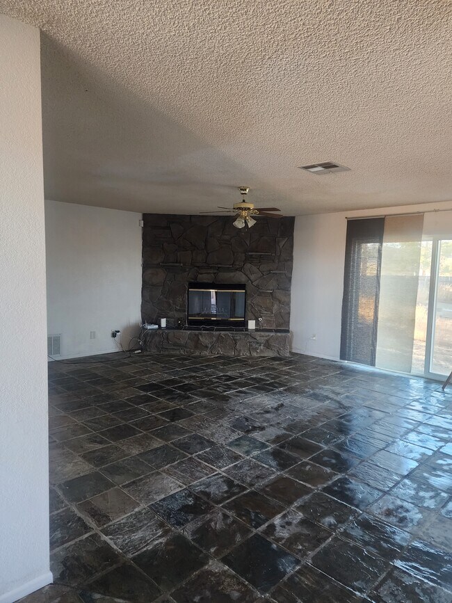 9201 Shirley St in Mojave, CA - Building Photo - Building Photo