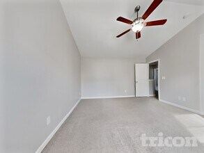 1925 Buffalo Way in Durham, NC - Foto de edificio - Building Photo